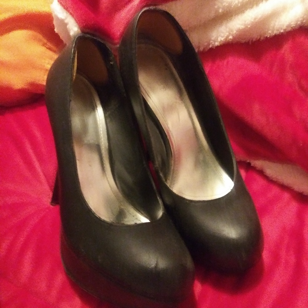Black stiletoes